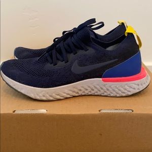 Nike Epic React size 5.5Y (women’s 7) in navy blue